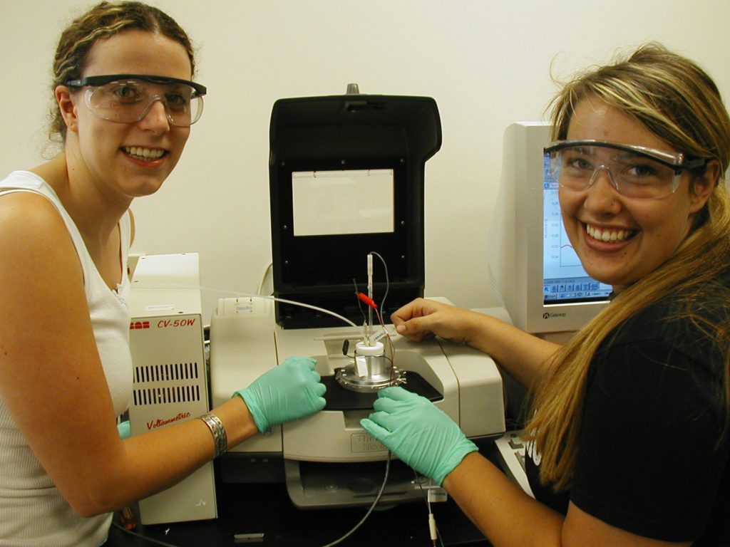 Lea W and Anna M, undergraduate chemistry majors at Willamette University, doing SCIENCE!